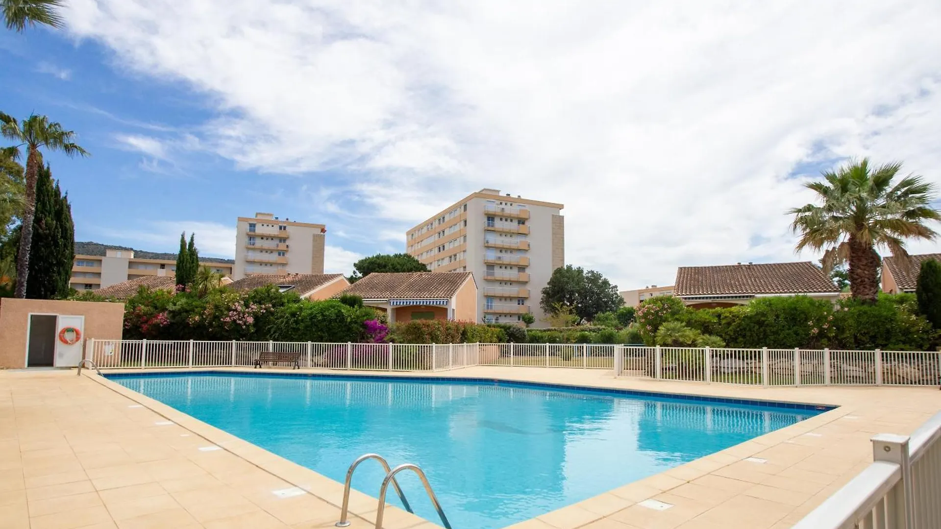Lou Estrella - Appt 4P Avec Piscine Proche Plage Le Lavandou France